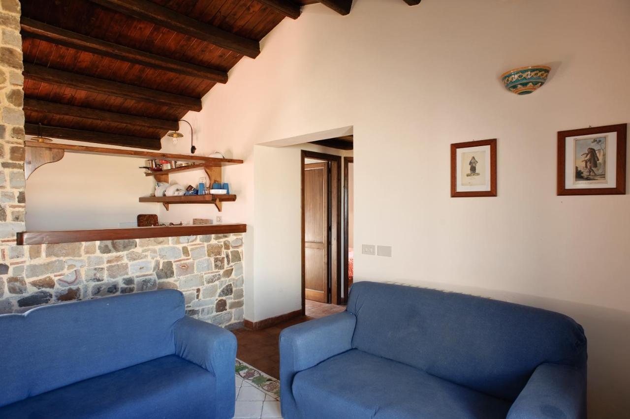 Lascari Apartment Sleeps 4 Pool Wifi Campofelice Di Roccella Esterno foto